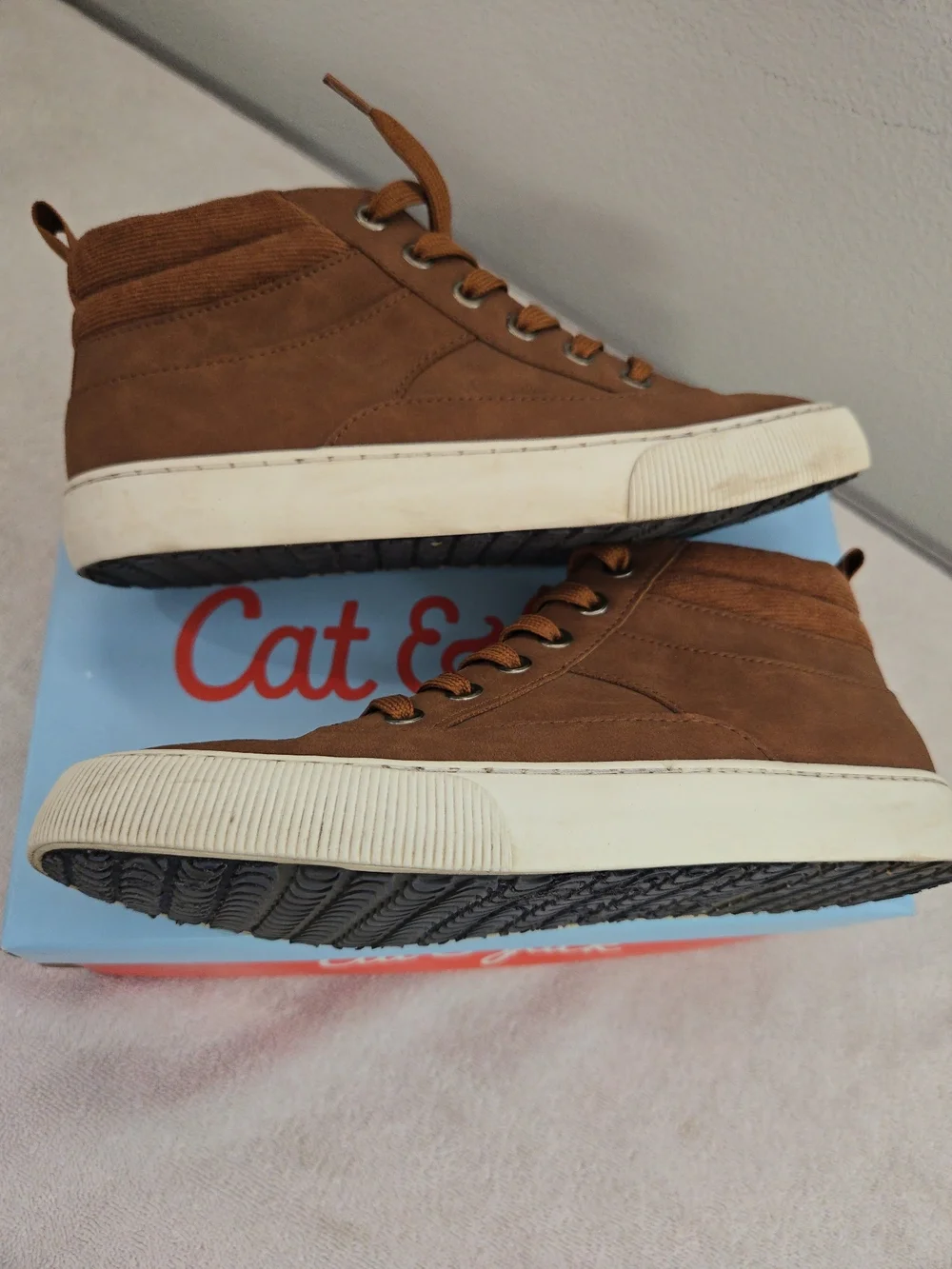🤎Cat & Jack Brown High-Top Kids's Sneakers, Size 4🤎